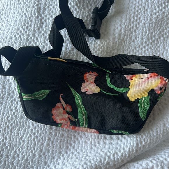 LEVIS Cross Body Small Bag - Picture 3 of 5